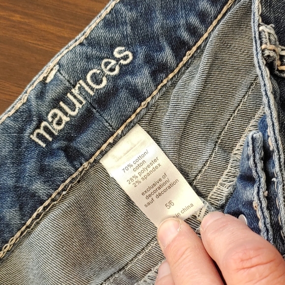 🥳 3/$15!!  Maurice's Crop Deconstructed Jeans Size 5/6 - Picture 3 of 9